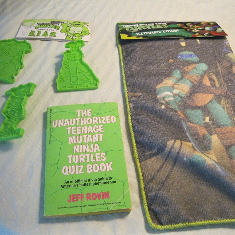 3 Item Lot. Teenage Mutant Ninja Turtles. Cookie Cutters Towel Book Jeff Rovin